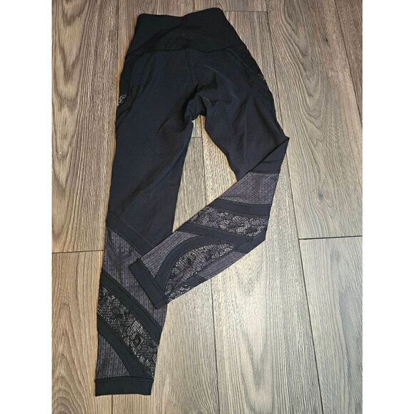 Lululemon Size 4 Wunder Under Lace HR - Picture 3 of 5